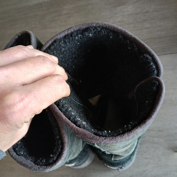 UgGS Women's Black Suede Boots size 11 good condition - Picture 5 of 6